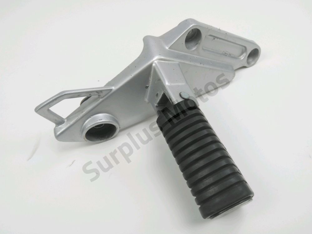 Platine et repose pieds arriere gauche