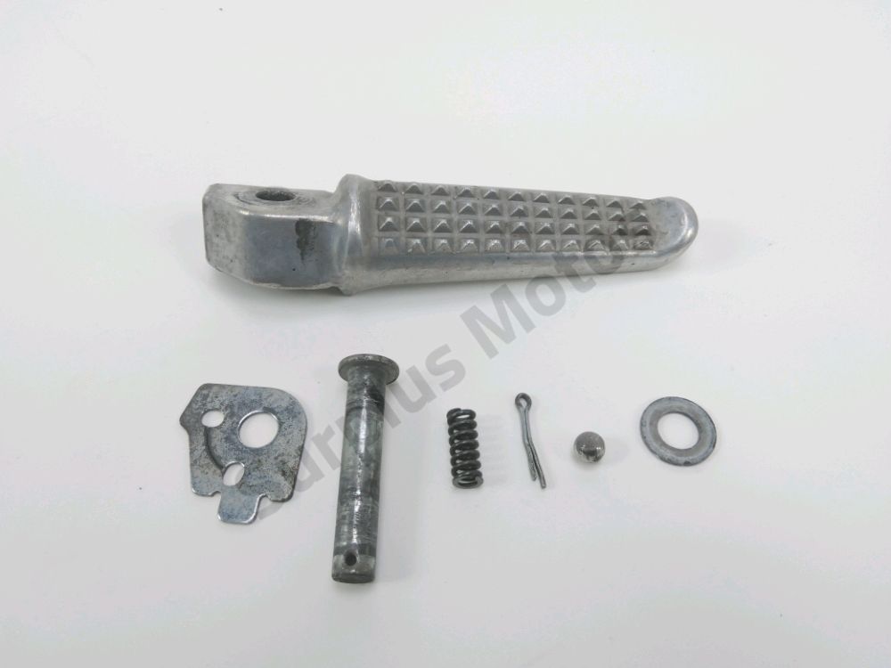 Repose pieds arriere droit