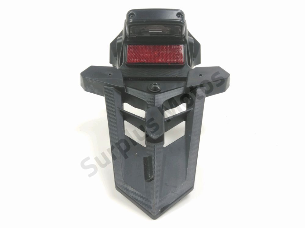 SUPPORT DE PLAQUE ET ECLAIRAGE