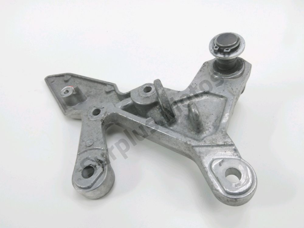 PLATINE AVANT DROITE