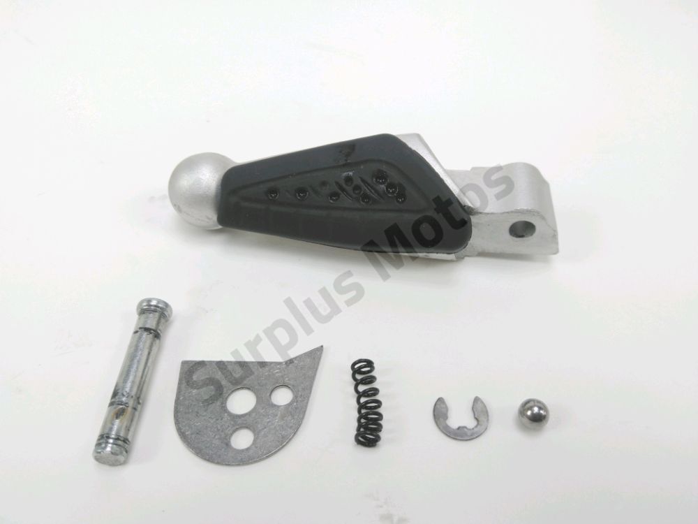 Repose pieds arriere droit