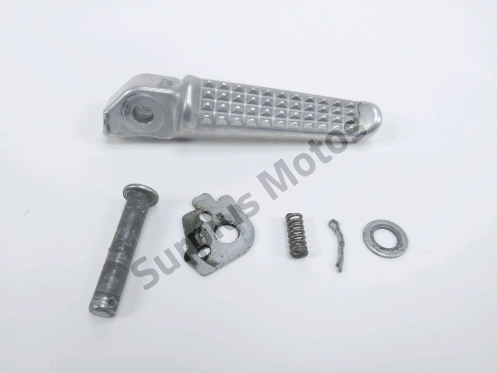 Repose pieds arriere droit