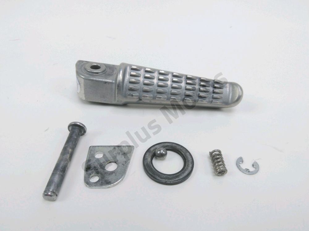 Repose pieds arriere droit