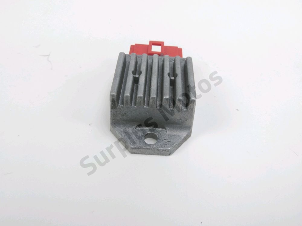 REGULATEUR DE TENSION