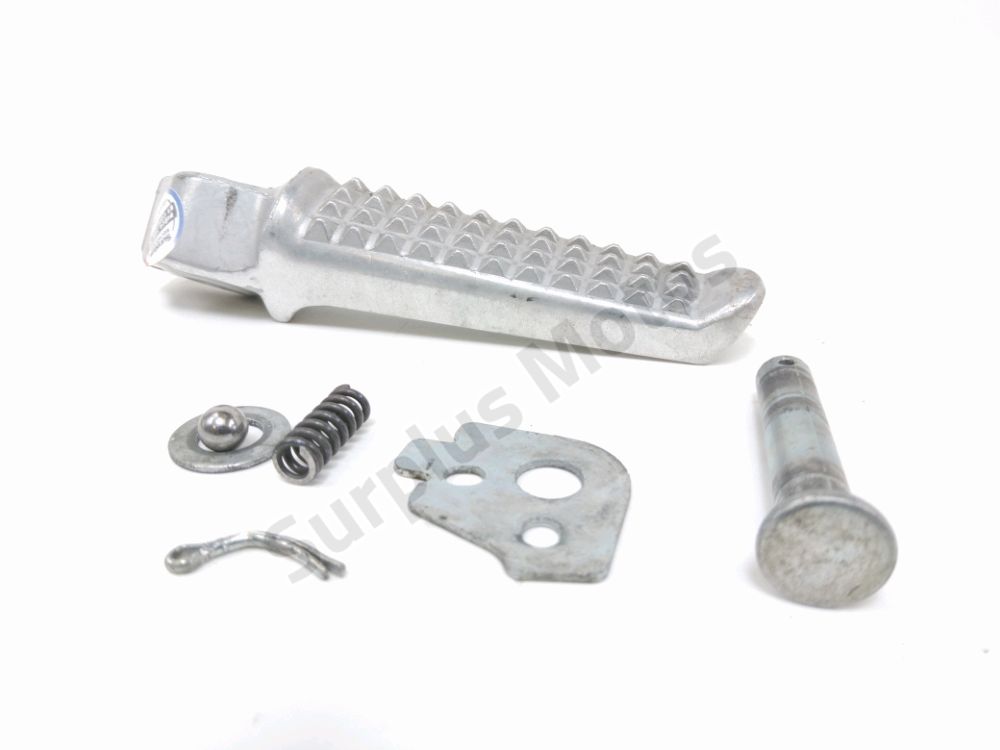 Repose pieds arriere droit