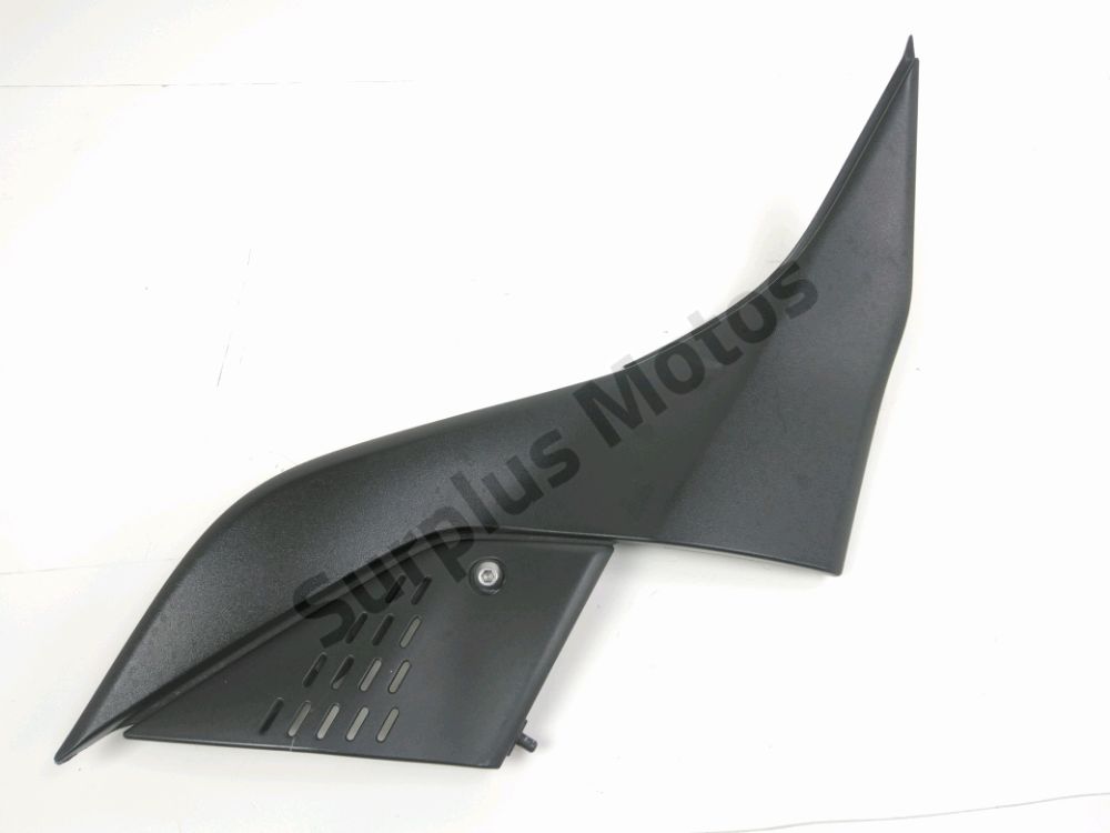 Cache lateral gauche