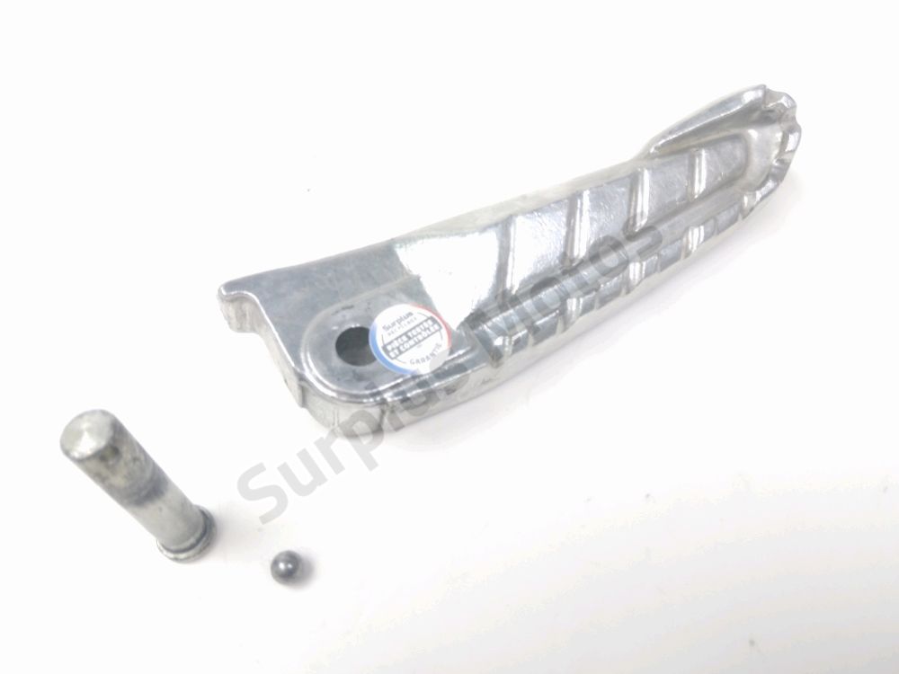 Repose pieds arriere droit