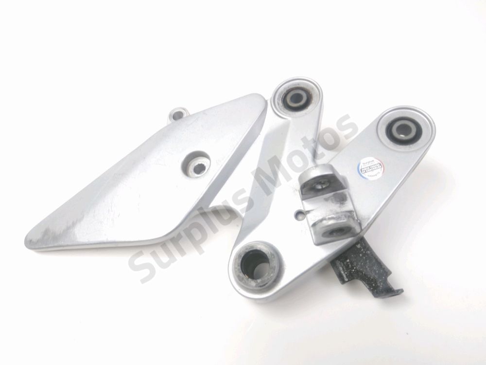 PLATINE AVANT DROITE