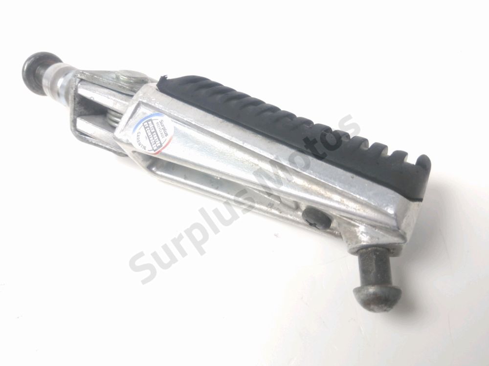 Repose pieds avant gauche