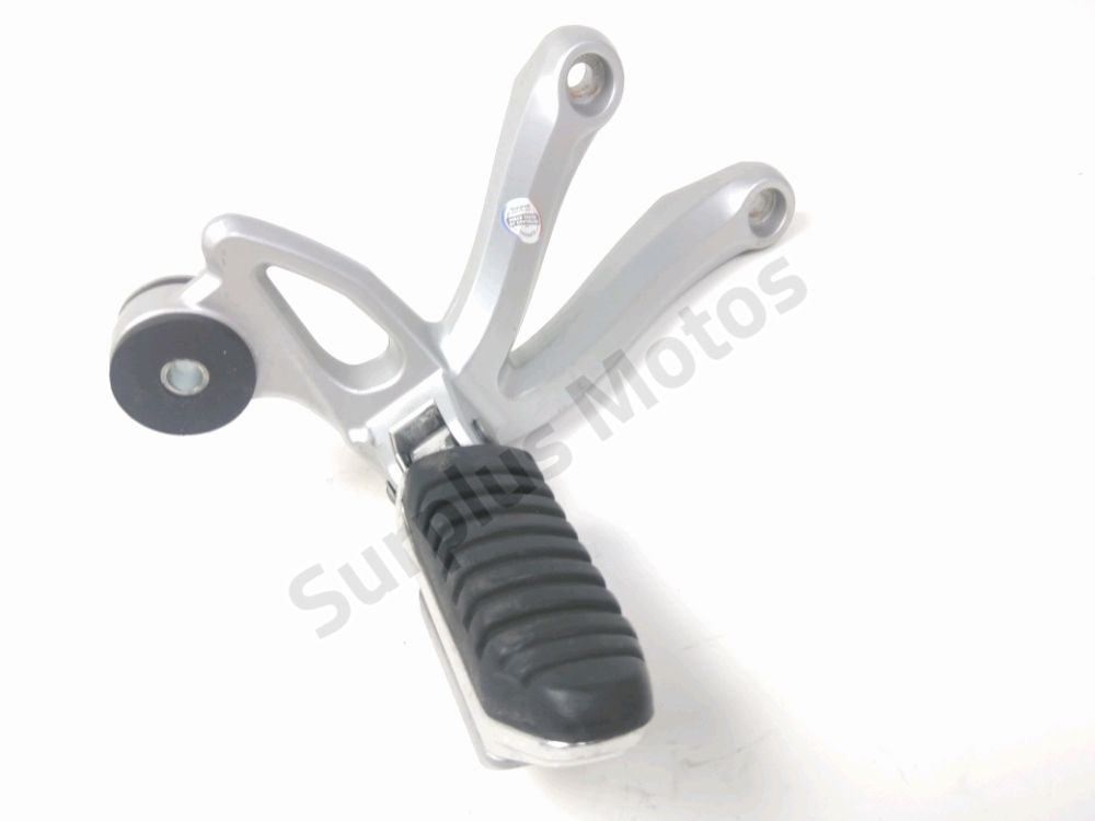 Platine et repose pieds arriere droit