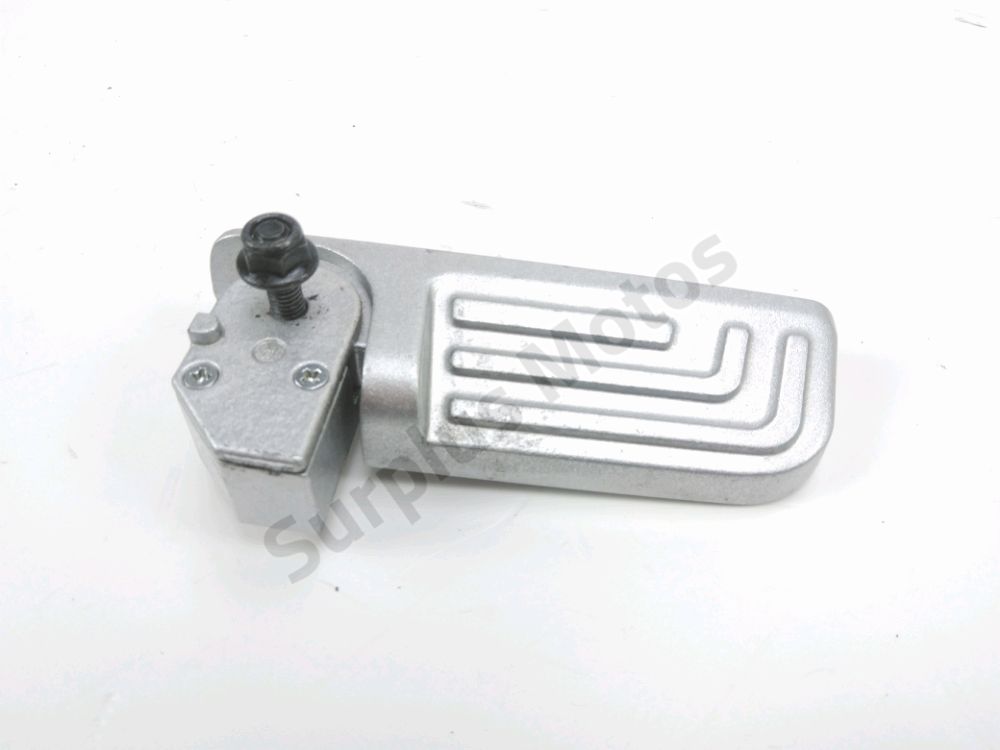 Repose pieds arriere droit