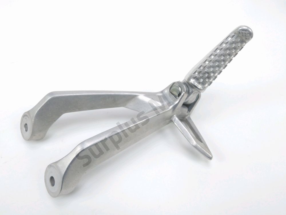 Platine et repose pieds arriere droit