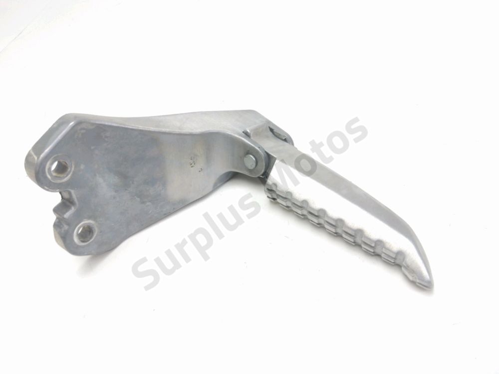 Platine et repose pieds arriere droit