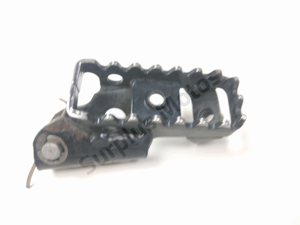 Repose pieds avant gauche