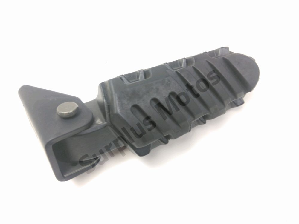 Repose pieds arriere droit