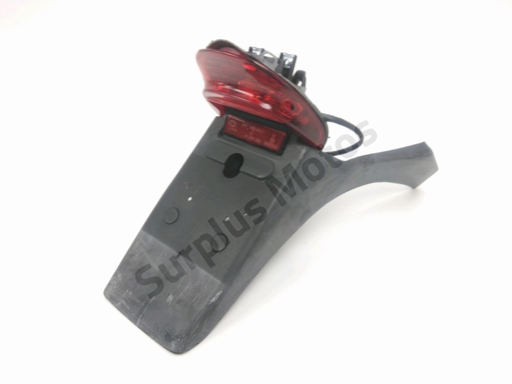 SUPPORT DE PLAQUE ET ECLAIRAGE