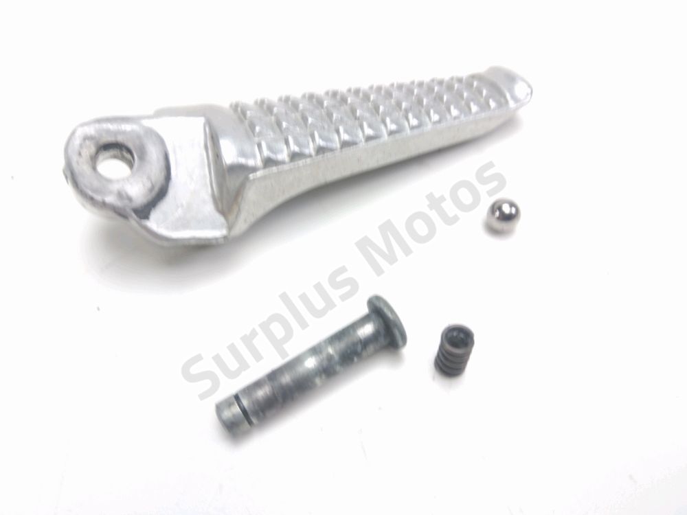 Repose pieds arriere gauche