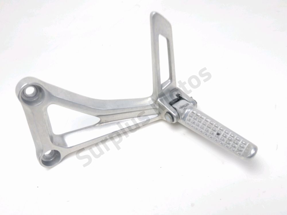 Platine et repose pieds arriere gauche