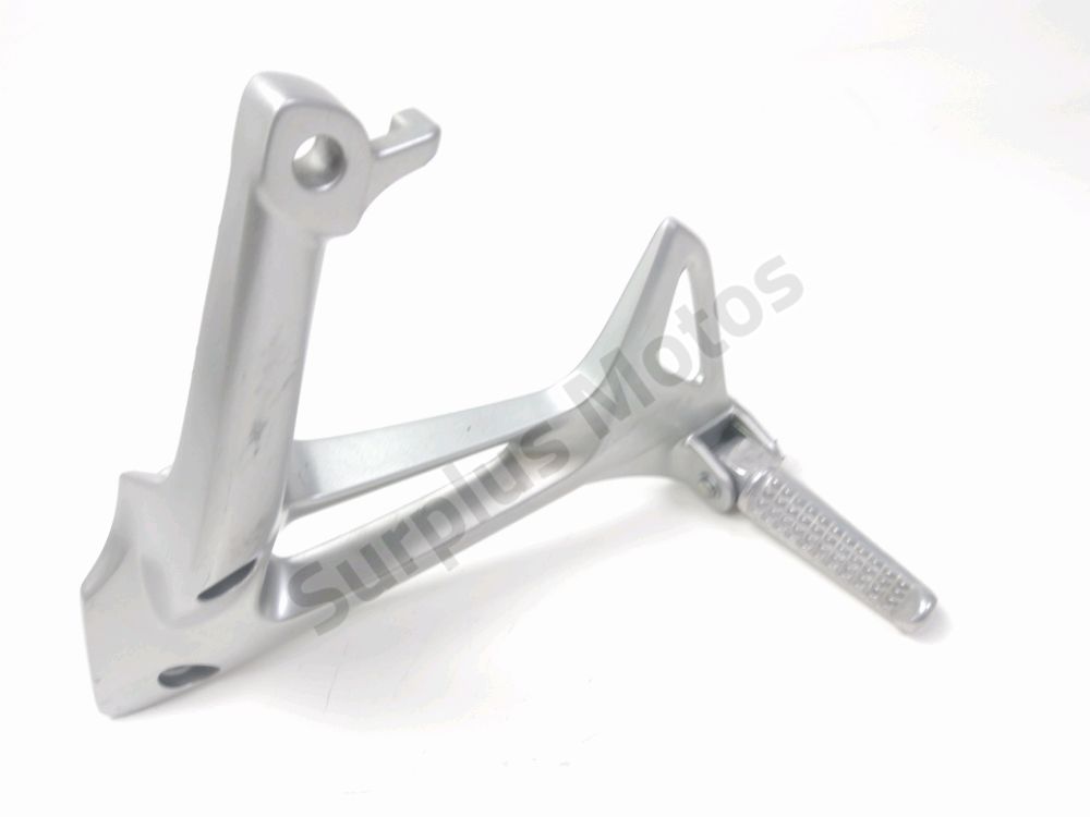 Platine et repose pieds arriere gauche