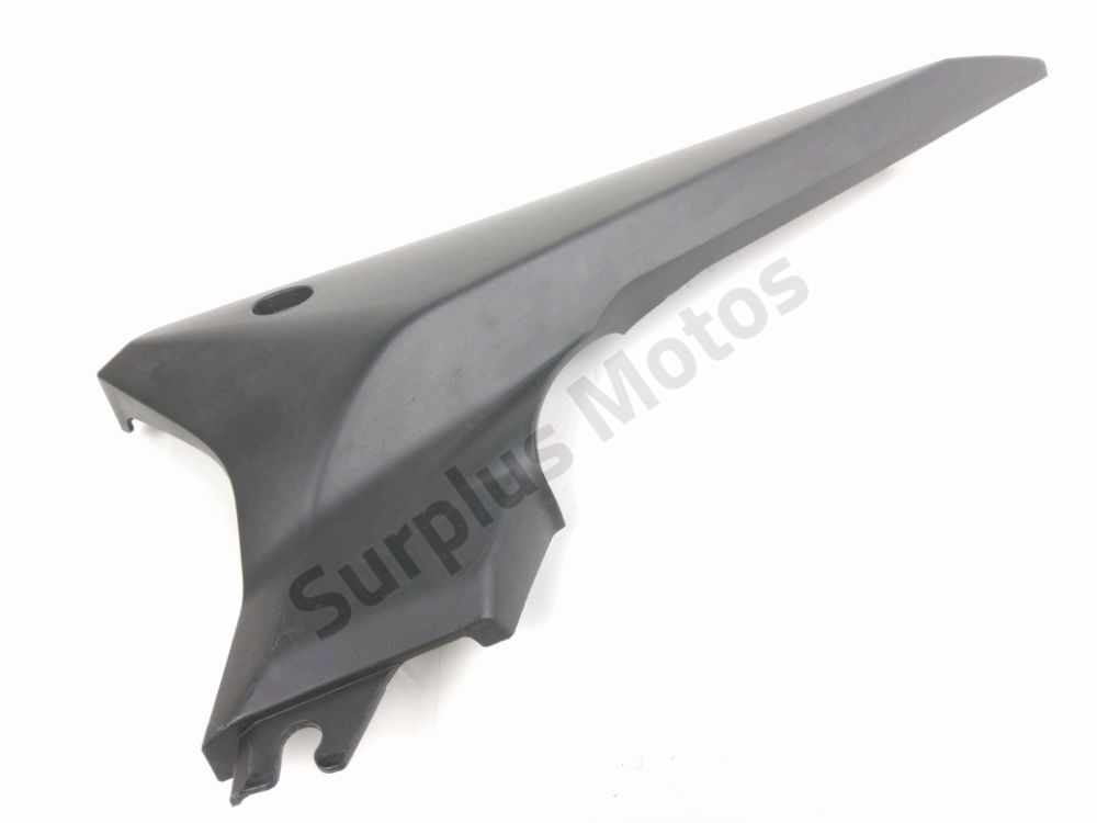 Cache lateral gauche