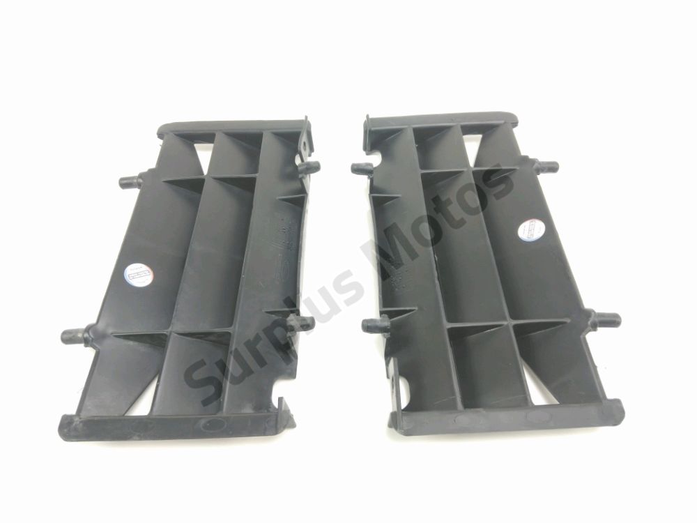 GRILLE DE RADIATEUR
