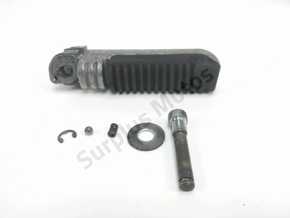 Repose pieds avant droit