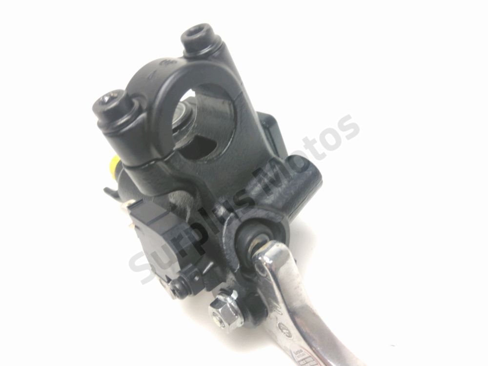 MAITRE CYLINDRE FREIN AV COMPLET