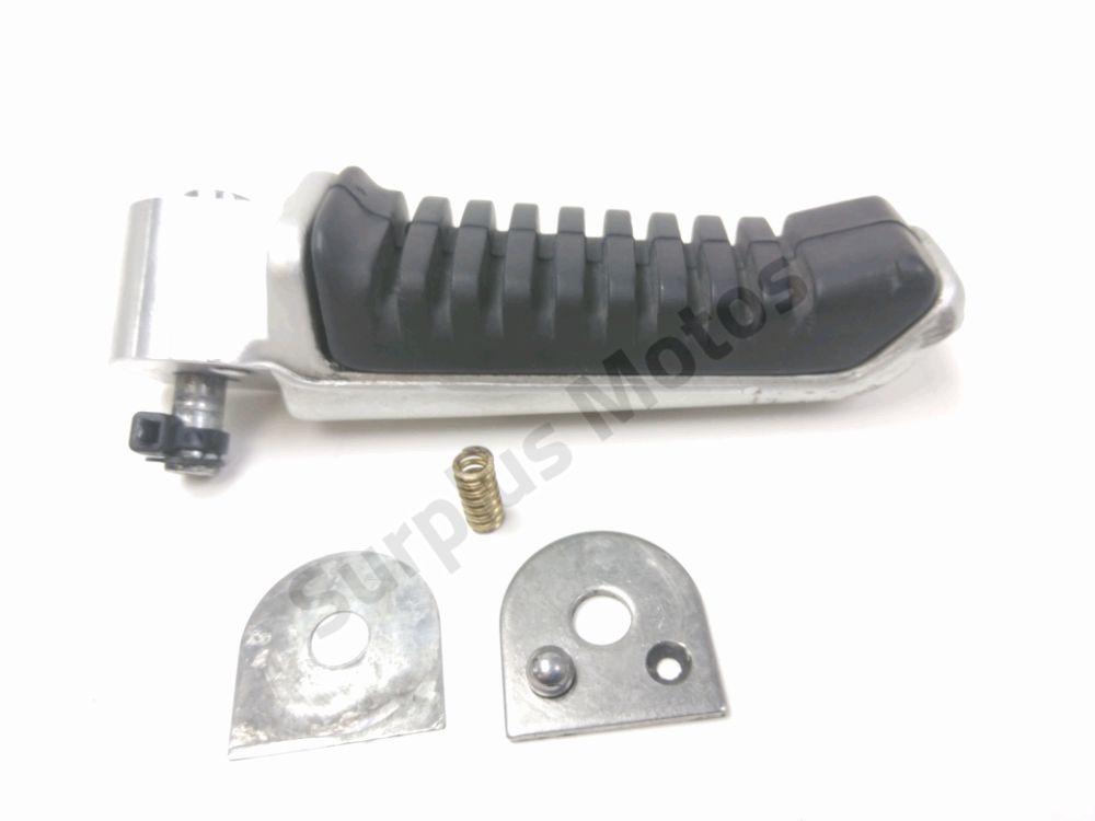 Repose pieds arriere droit