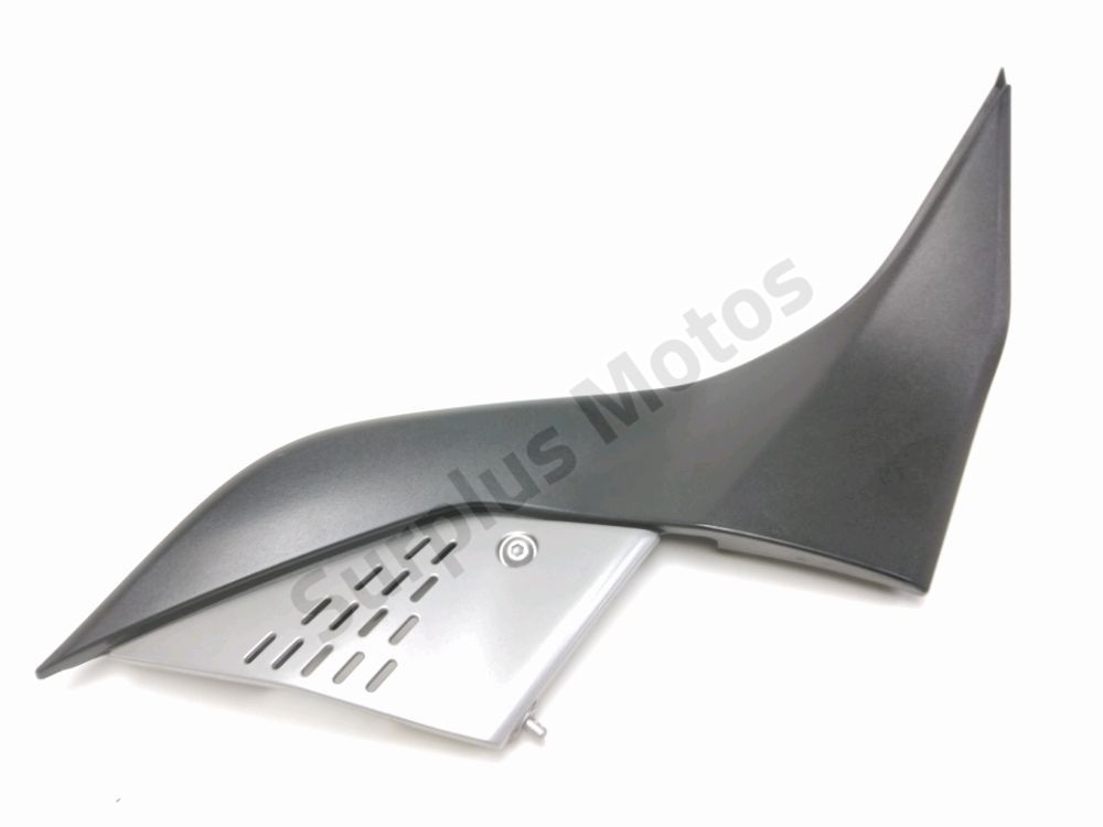 Cache lateral gauche