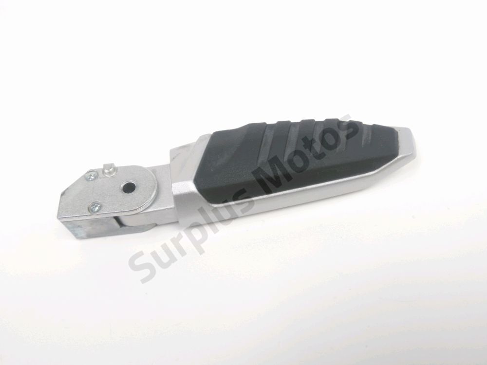 Repose pieds arriere droit