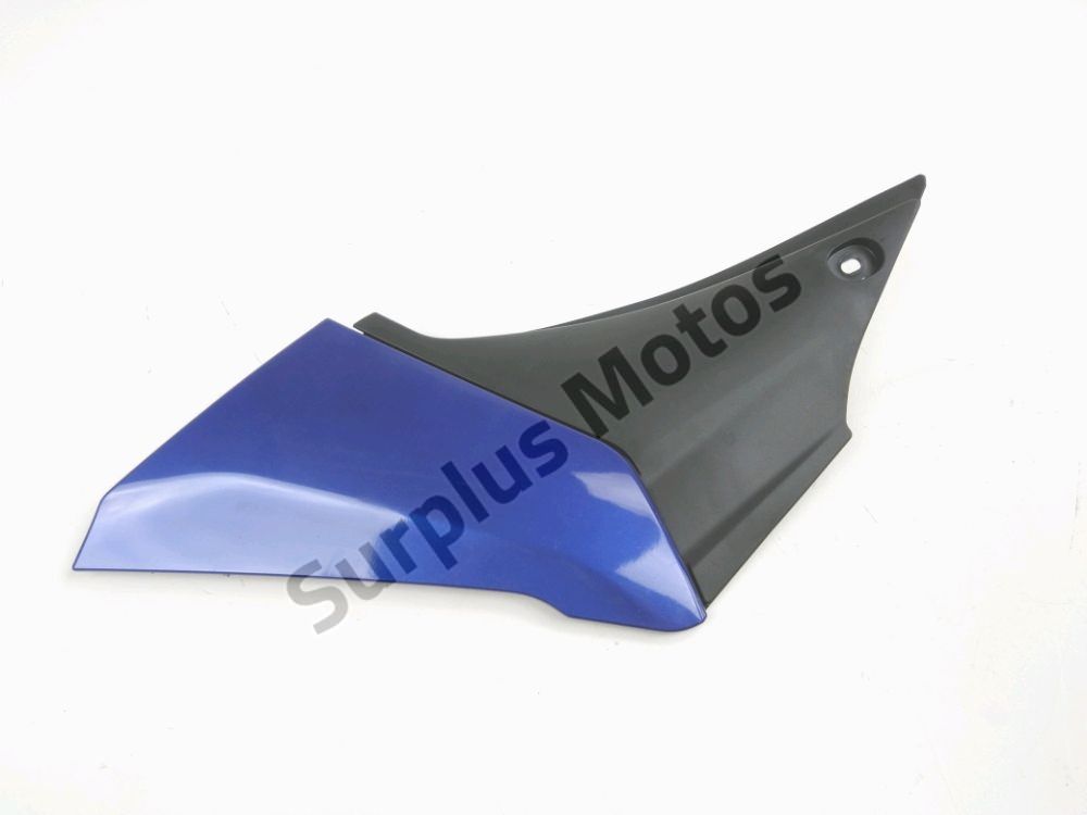 Cache lateral gauche