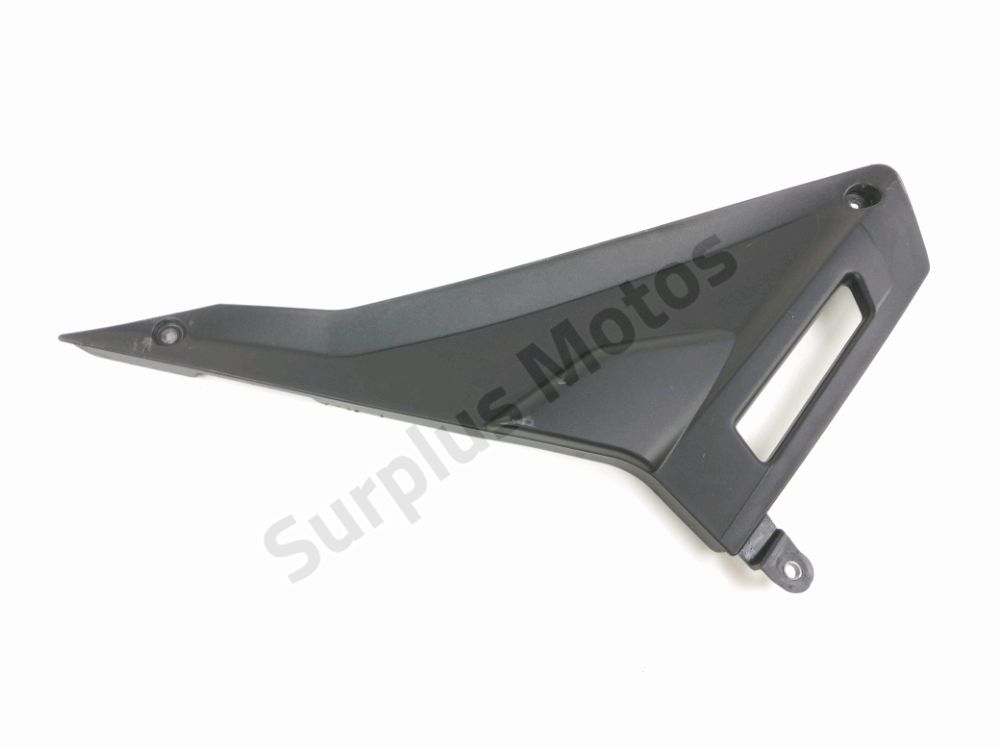 Cache lateral gauche