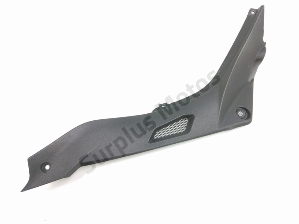 Cache lateral gauche