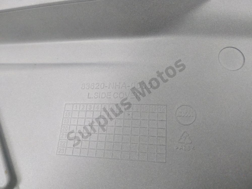 CACHE LATERAL GAUCHE