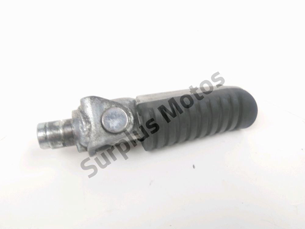 Repose pieds avant droit