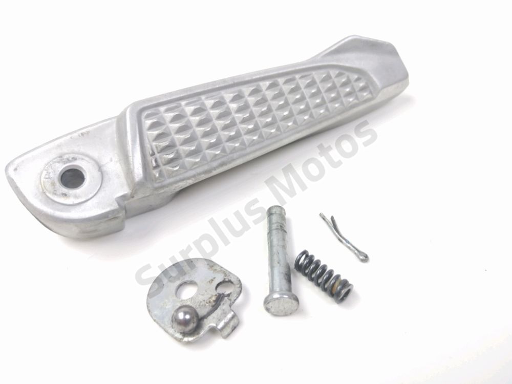 Repose pieds arriere droit