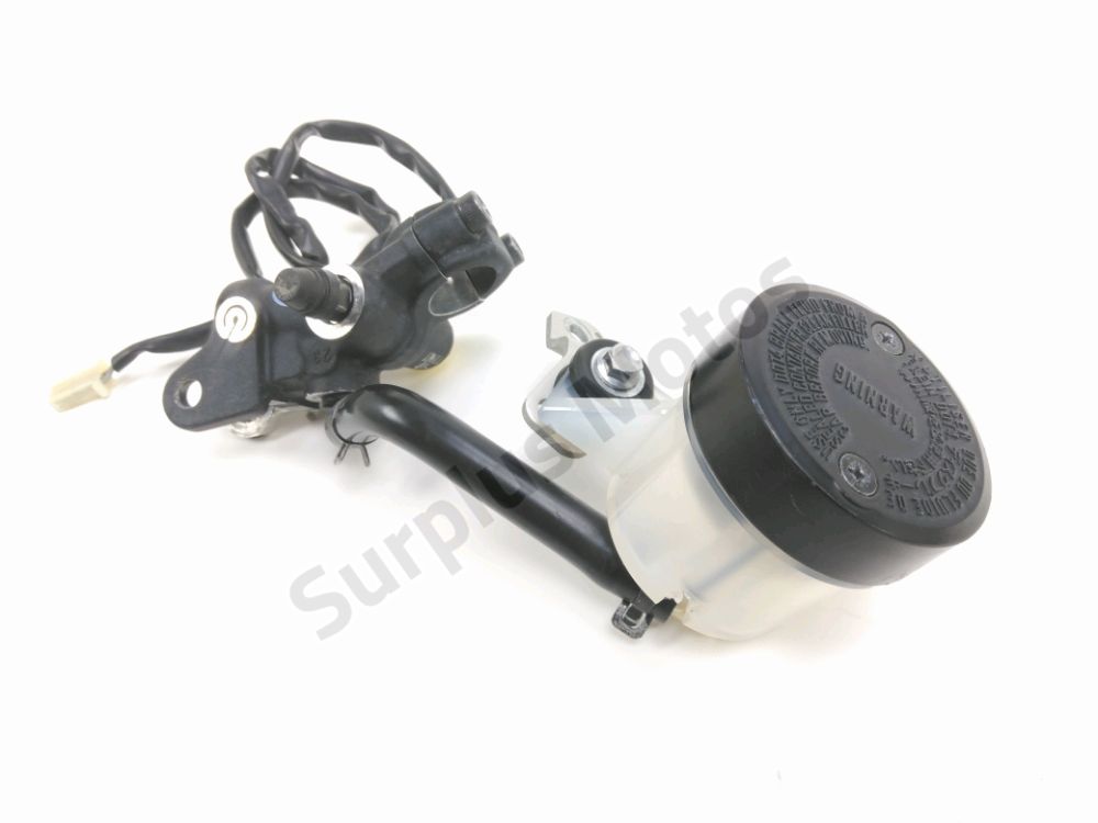 MAITRE CYLINDRE FREIN AV COMPLET