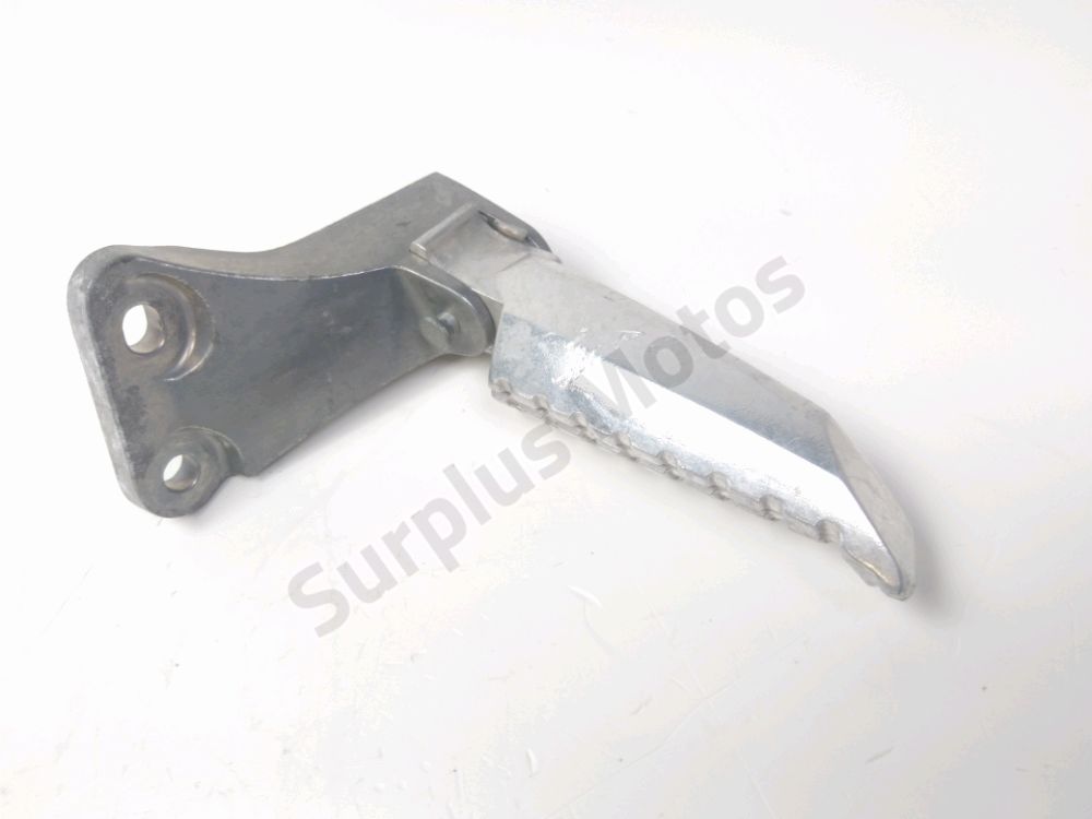 Repose pieds arriere droit