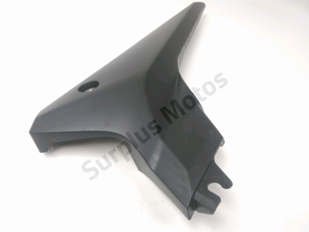 Cache lateral gauche