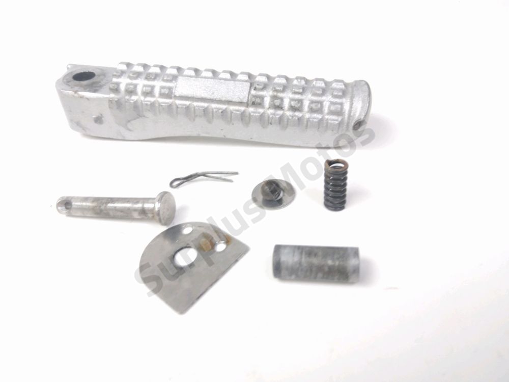 Repose pieds arriere droit