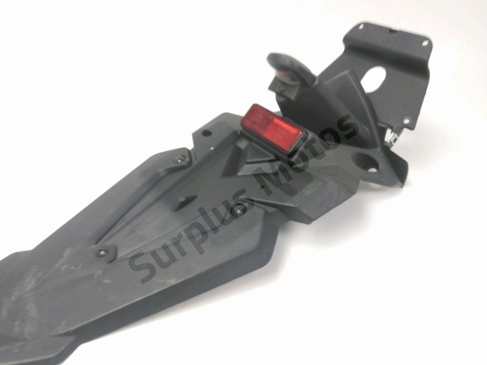 SUPPORT DE PLAQUE ET ECLAIRAGE