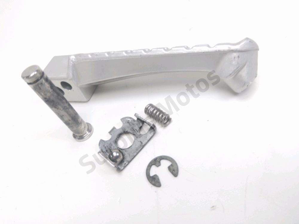 Repose pieds arriere droit