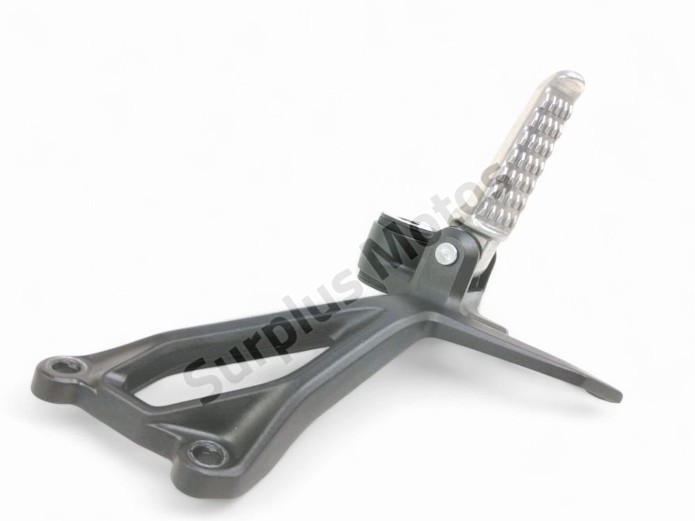 PLATINE ET REPOSE PIEDS ARRIERE DROIT