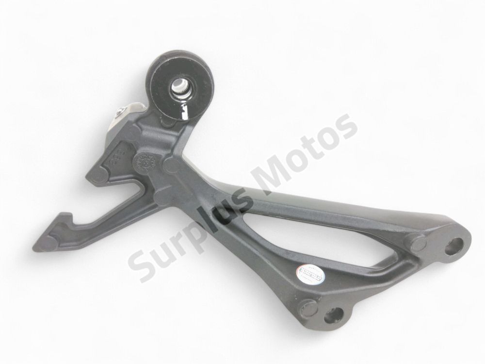 PLATINE ET REPOSE PIEDS ARRIERE DROIT