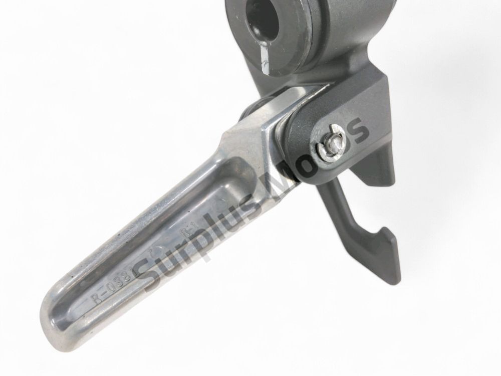 PLATINE ET REPOSE PIEDS ARRIERE DROIT