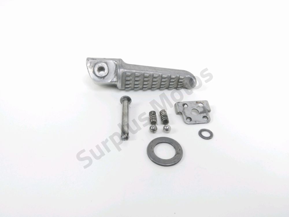 Repose pieds arriere droit