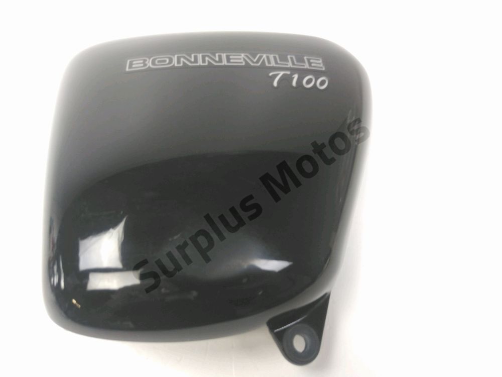 Cache lateral gauche