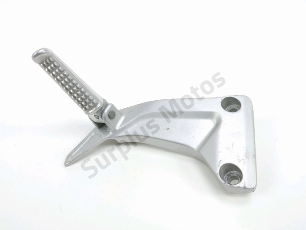 Platine et repose pieds arriere gauche