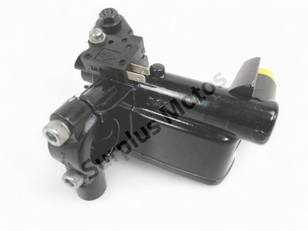 MAITRE CYLINDRE FREIN AV COMPLET