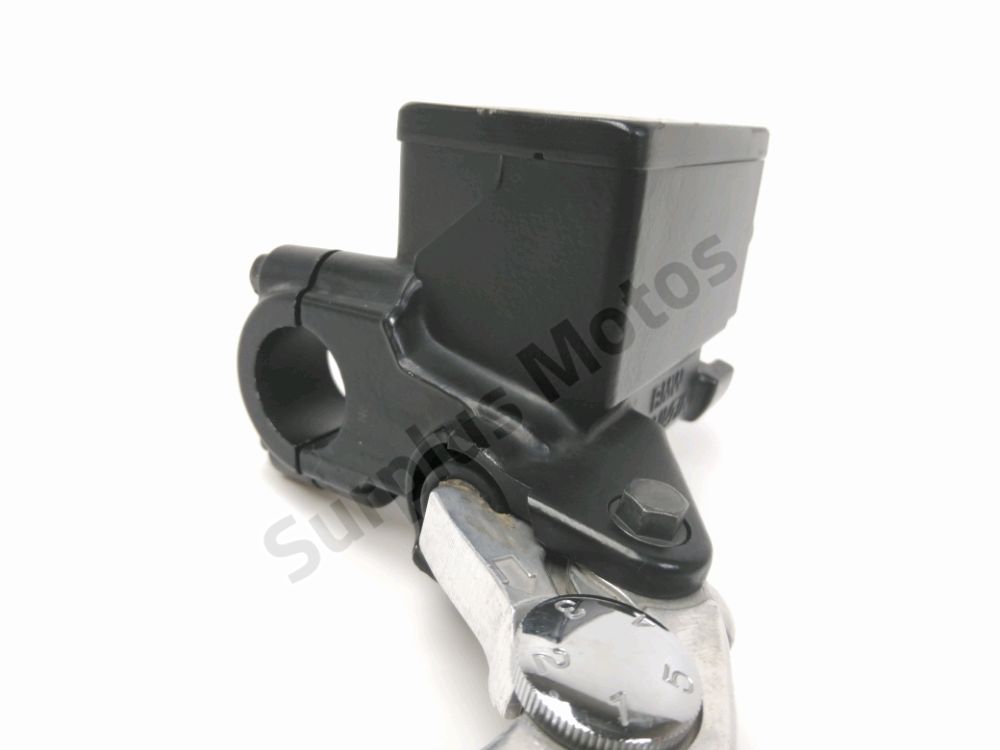 MAITRE CYLINDRE FREIN AV COMPLET